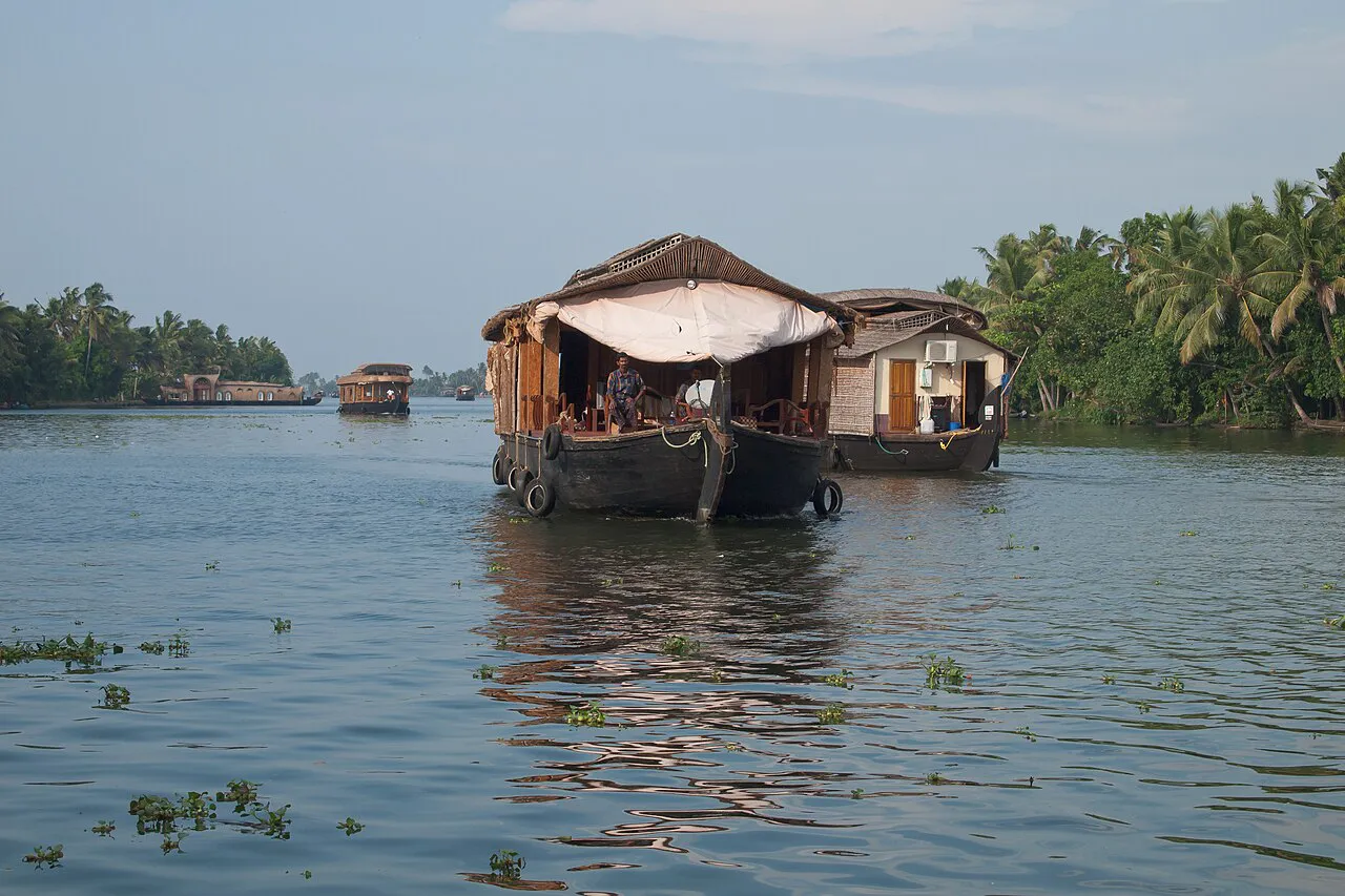 Kerala Backwaters & Tea Plantations in 6 Days itinerary cover