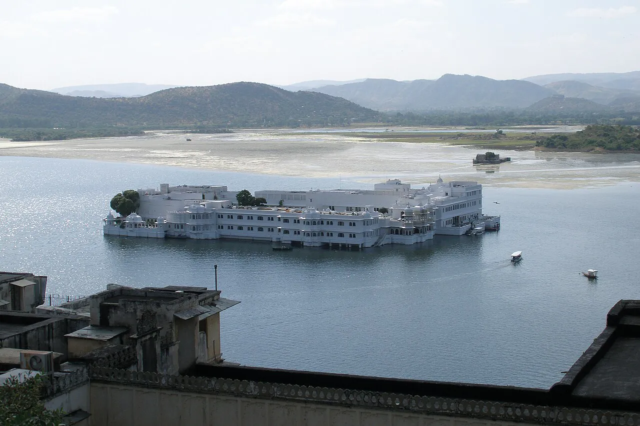 India Honeymoon: Udaipur's Lake City & Kerala Backwaters in 7 Days itinerary cover