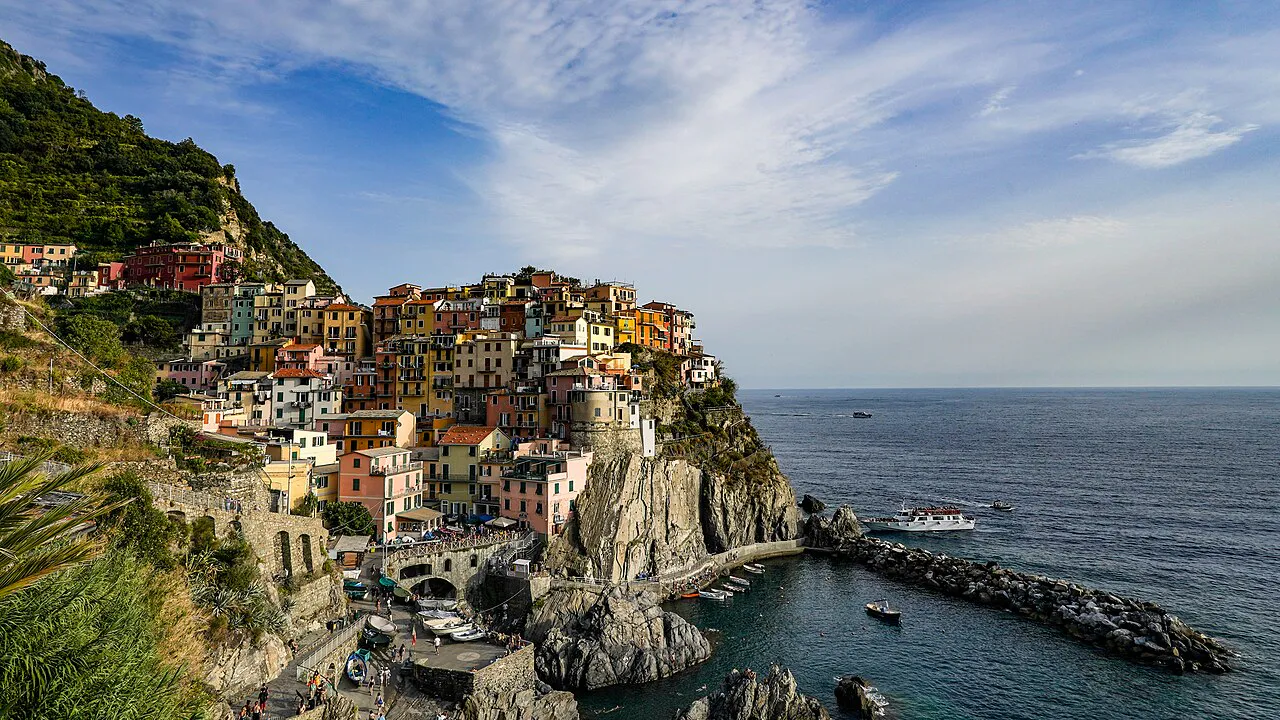 Italy for Families: Gardaland & the Cinque Terre in 7 Days itinerary cover