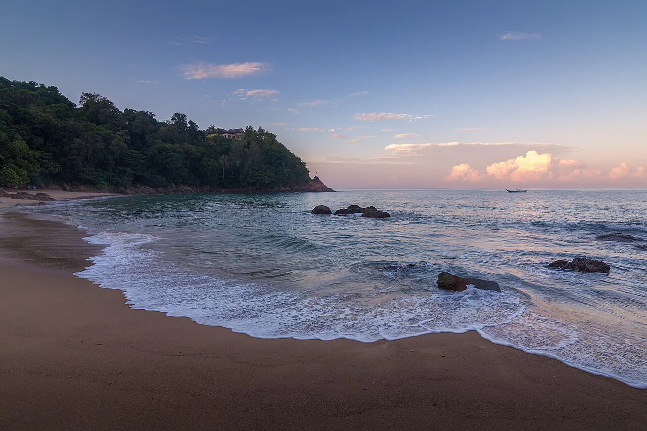 Phuket Beach Holiday: Islands, Karsts & Old Town in 6 Days itinerary cover