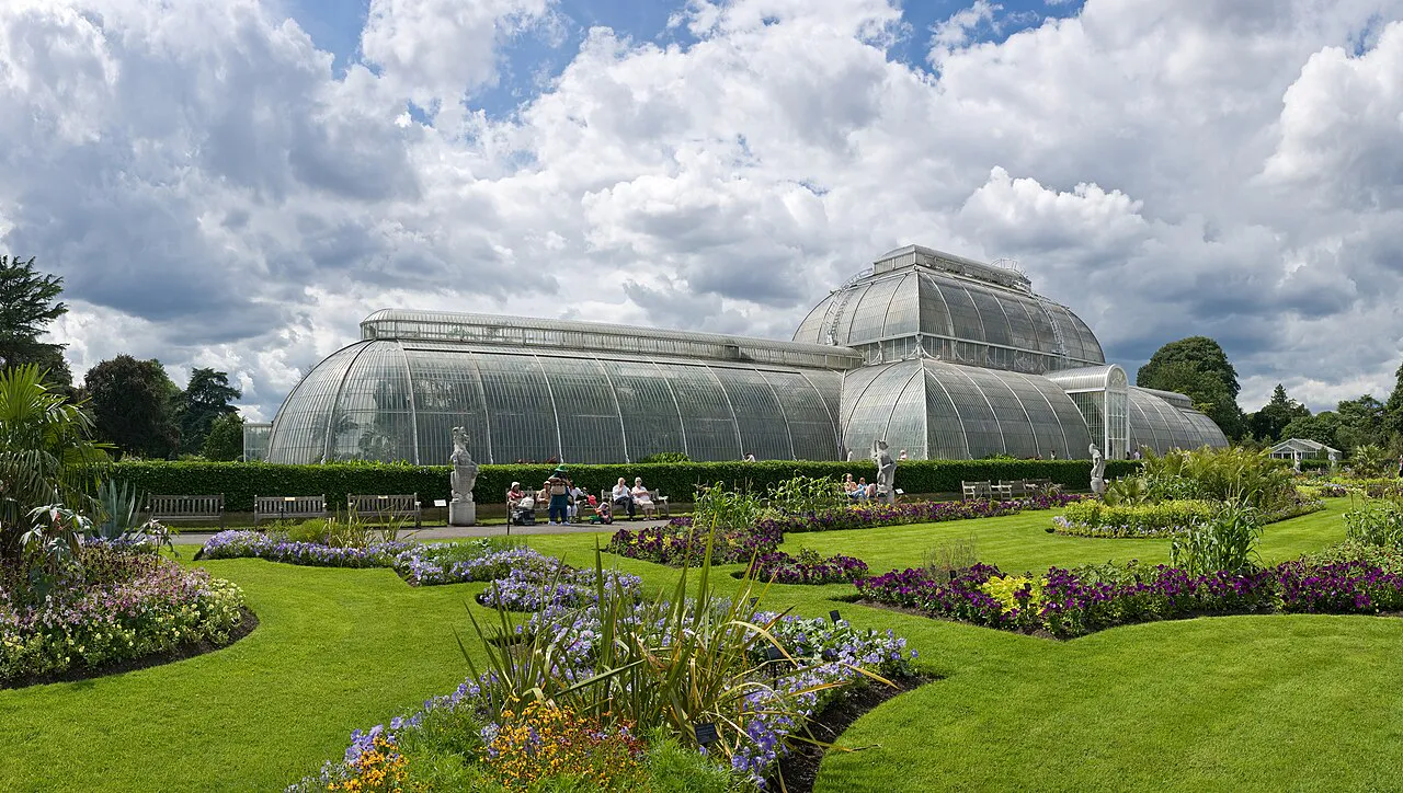 Family Britain: Harry Potter Studio, London Eye & Kew Gardens in 6 Days itinerary cover