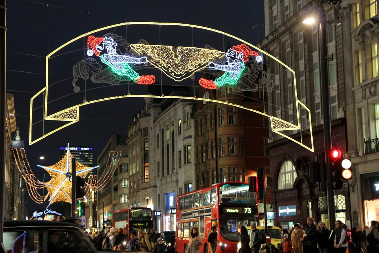 Britain Shopping Trip: Oxford Street, Bicester Village & Harrods in 5 Days itinerary cover