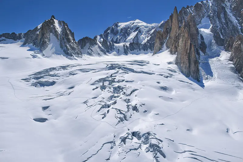 Alpine Ski: Chamonix-Mont-Blanc in 7 Days itinerary cover