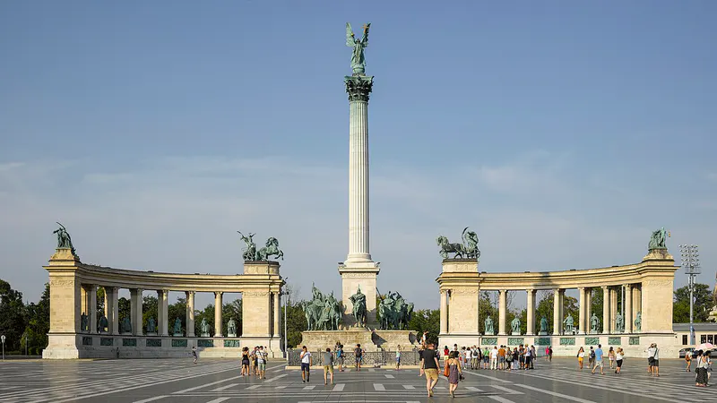 Budapest Highlights: Buda Castle, Chain Bridge & Danube in 7 Days itinerary cover