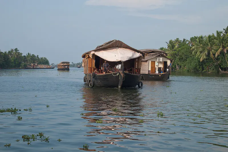Kerala Backwaters & Tea Plantations in 6 Days itinerary cover