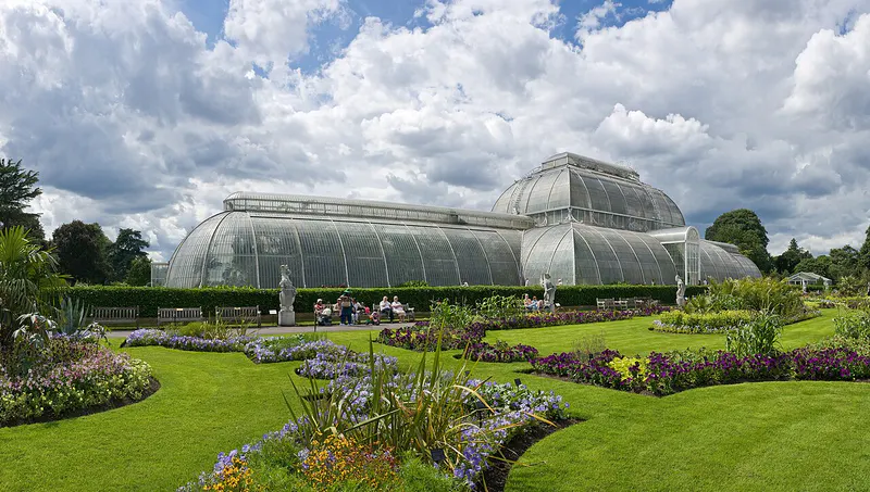 Family Britain: Harry Potter Studio, London Eye & Kew Gardens in 6 Days itinerary cover