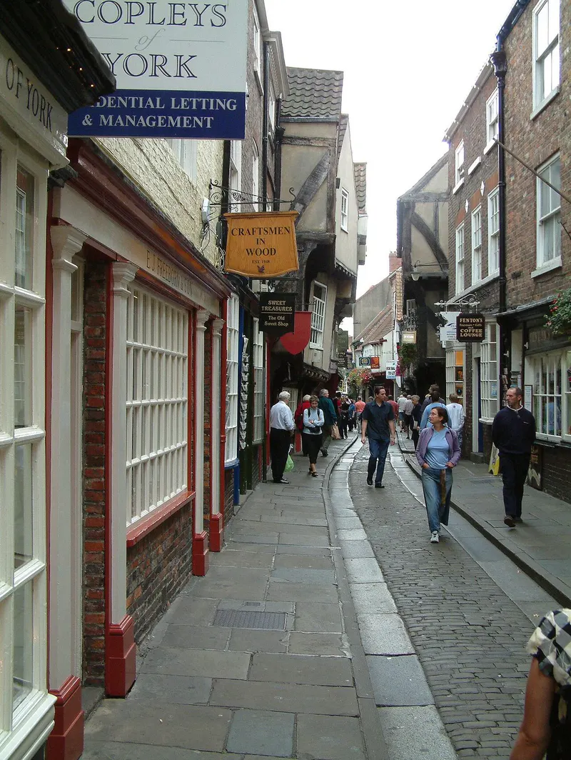 Britain Film Locations Tour: Notting Hill, Lacock, York, the Lake District & Edinburgh in 8 Days itinerary cover